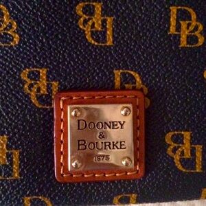 Dooney and Bourke clutch